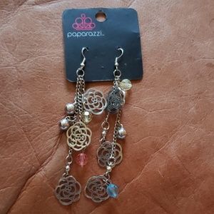 Paparazzi dangle earrings!